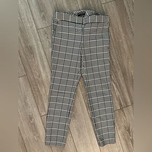 EXPRESS columnist Black and white formal pants for women size 00 pre-owned